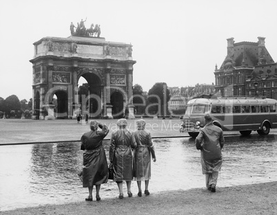 Tourists viewing the Arc de Triomphe du Carrousel at the Tuileries Gardens, July 15, 1953