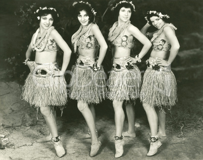 Hawaiian dancers