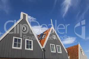Giebel traditioneller Häuser in Edam, Niederlande
