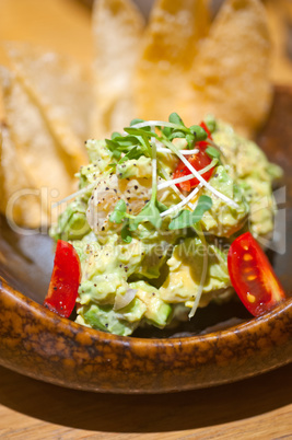 avocado and shrimps salad