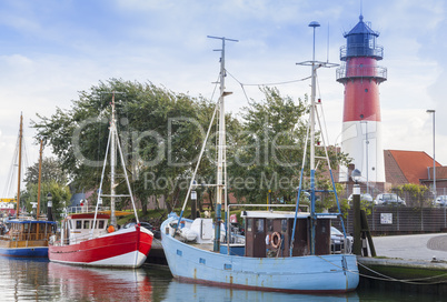 Fischkutter und Leuchturm in Büsum