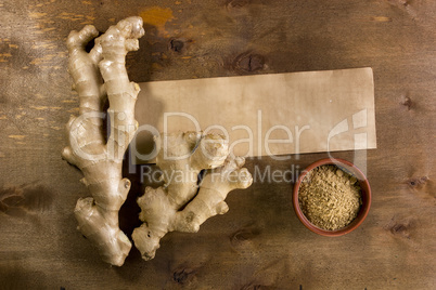 Fresh and ground ginger root spice