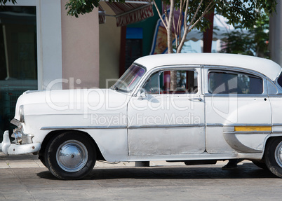 Amerikanisches Classic Auto auf Straße in Havanna Kuba