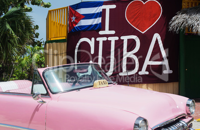 Amerikanisches Classic Auto auf Straße in Havanna Kuba