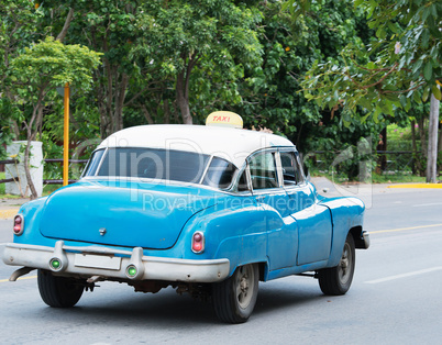 Amerikanisches Classic Auto auf Straße in Havanna Kuba