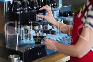 Waitress making cup of coffee in cafÃ?Â©