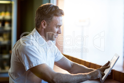 Man using digital tablet in cafÃ?Â©