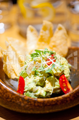 avocado and shrimps salad