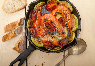 roasted shrimps with zucchini and tomatoes