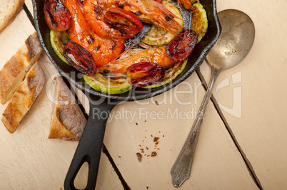 roasted shrimps with zucchini and tomatoes