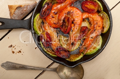 roasted shrimps with zucchini and tomatoes