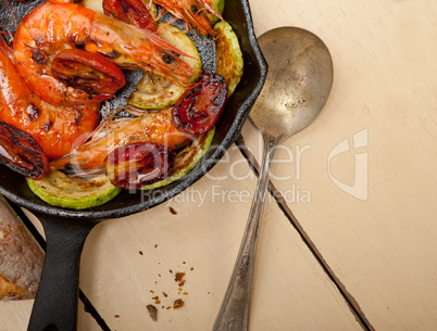 roasted shrimps with zucchini and tomatoes