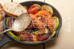 roasted shrimps with zucchini and tomatoes
