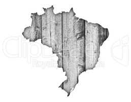 Karte von Brasilien auf verwittertem Holz