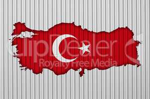 Karte und Fahne der Türkei auf Wellblech