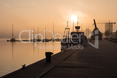 Sonnenaufgang im Stadthafen von Rostock