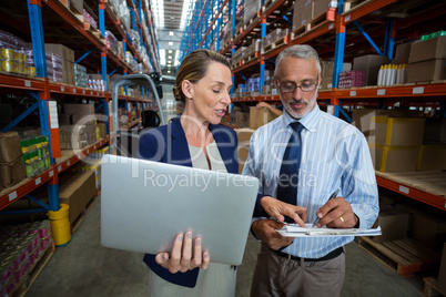 Warehouse manager and client interacting with each other