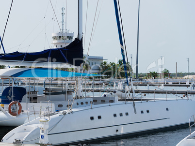 Katamaran Boot im Hafen von Varadero, Kuba