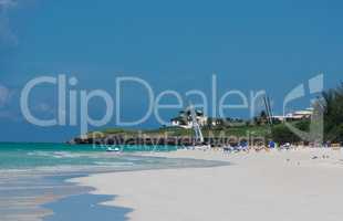Weißer Strand mit Türkis Wasser auf Kuba Varadero