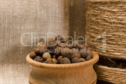 Allspice in a wooden bowl