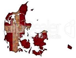 Karte und Fahne von Dänemark auf rostigem Metall