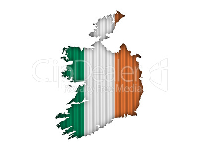 Karte und Fahne von Irland auf Wellblech