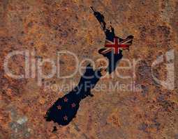 Karte und Flagge von Neuseeland auf rostigem Metall,