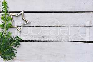 Weihnachten Sterne auf weißem Holzhintergrund