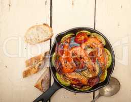 roasted shrimps with zucchini and tomatoes