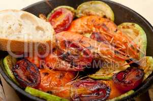 roasted shrimps with zucchini and tomatoes