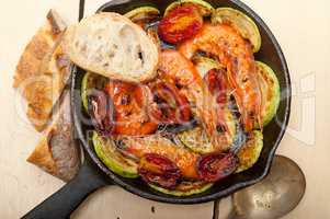 roasted shrimps with zucchini and tomatoes