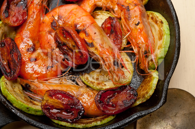 roasted shrimps with zucchini and tomatoes