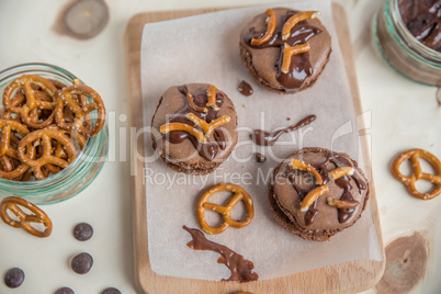 Schokoladen Macarons mit fleur de sal