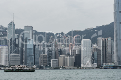 Hongkong Skyline in der Regenzeit mit Smog Wolke