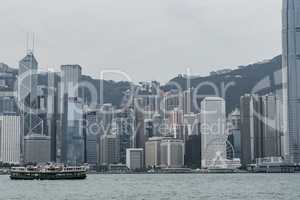 Hongkong Skyline in der Regenzeit mit Smog Wolke