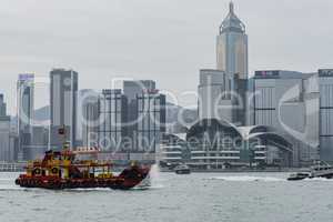 Hongkong Skyline in der Regenzeit mit Smog Wolke