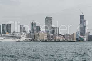 Hongkong Skyline in der Regenzeit mit Smog Wolke