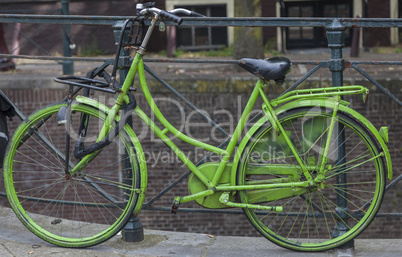 Grünes Fahrrad in Amsterdam, Niederlande