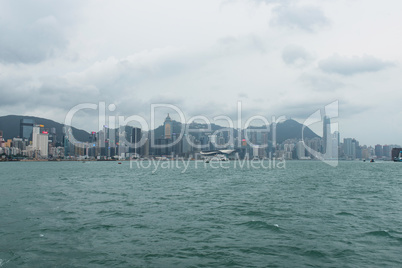 Hongkong Skyline in der Regenzeit mit Smog Wolke