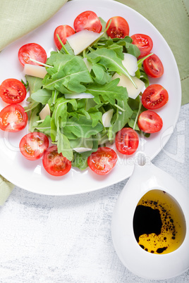 Salad with arugula, tomatoes