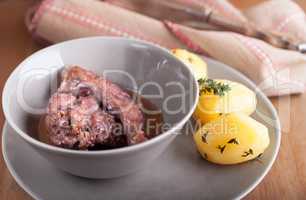 Rabbit meat with winy sauce