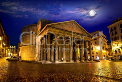 Moon over pantheon in Rome
