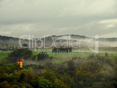 Landschaft mit Kirchturm