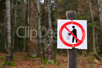 Forbiden littering sign in the forest