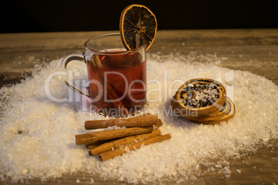 Glühwein im Schnee