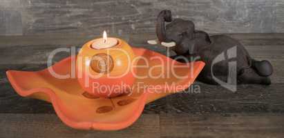 dekorative Schale mit Kerze und Elefantenfigur