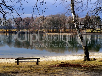 Bank am See im Winter