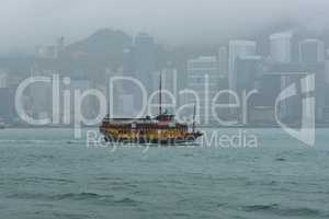 Hongkong Skyline in der Regenzeit mit Smog Wolke