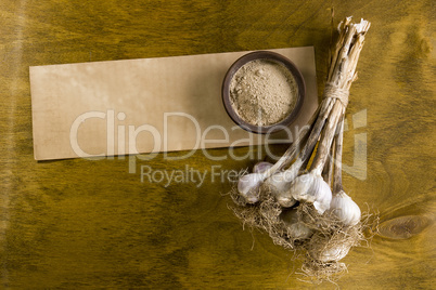 Heads of garlic in the beam and ground