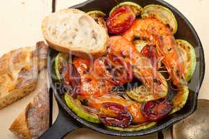 roasted shrimps with zucchini and tomatoes